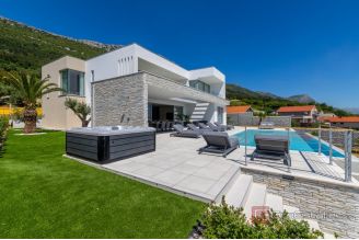 020 2031 191 Kastela Modern villa with panoramic sea view for sale