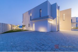 020 2031 191 Kastela Modern villa with panoramic sea view for sale
