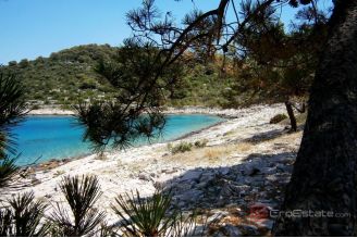 016 2052 46 Kaprije Stone villa with a sea view for sale