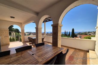 012 2016 653 island brac three bedroom apartment with sea view for sale