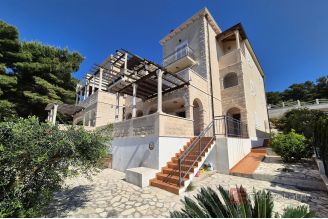 012 2016 653 island brac three bedroom apartment with sea view for sale