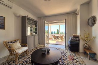 012 2016 653 island brac three bedroom apartment with sea view for sale