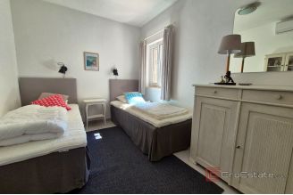012 2016 653 island brac three bedroom apartment with sea view for sale