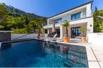 019 2021 408 zadar area villa by the sea with boat mooring for sale