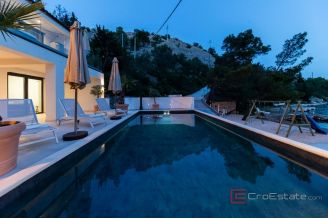 019 2021 408 zadar area villa by the sea with boat mooring for sale