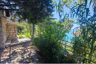 020 2021 409 near zadar house first row to the sea for sale