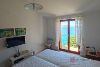 020 2021 409 near zadar house first row to the sea for sale