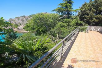 020 2021 409 near zadar house first row to the sea for sale