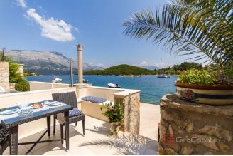 015 2052 47 Korcula Apartments in the first row to the sea for sale