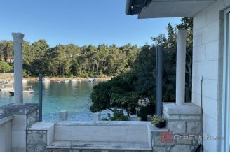 015 2052 50 Korcula Stone villa in the first roe to the sea for sale