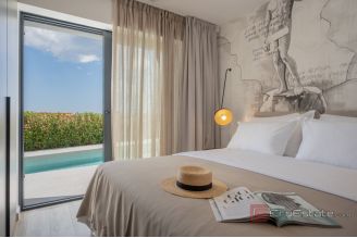 019 2048 40 Split area Attractavite villa with panoramic sea view rent