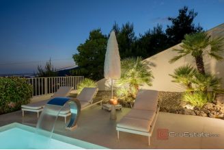019 2048 40 Split area Attractavite villa with panoramic sea view rent
