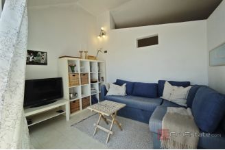 018 5368 30 island hvar Apartment with open sea view for sale