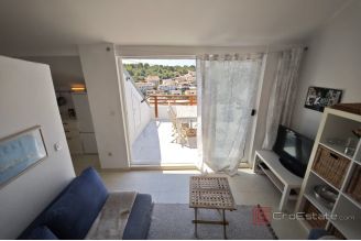 018 5368 30 island hvar Apartment with open sea view for sale