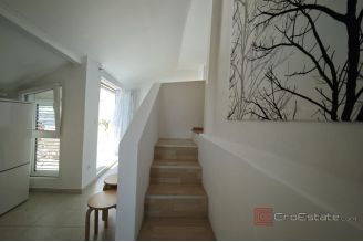 018 5368 30 island hvar Apartment with open sea view for sale