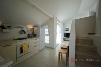 018 5368 30 island hvar Apartment with open sea view for sale