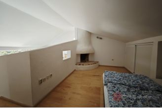 018 5368 30 island hvar Apartment with open sea view for sale