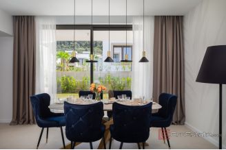 013 2046 83 Pasman Beautiful villa in the first row to the sea for sale