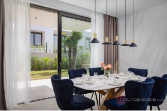 013 2046 83 Pasman Beautiful villa in the first row to the sea for sale