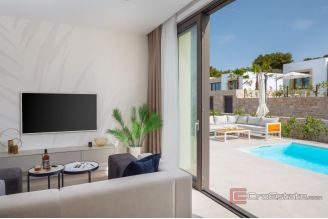 013 2046 84 Pasman Modern villa near the sea for sale