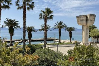 001 2049 38 Makarska Apartment house in the first row to the sea for sale