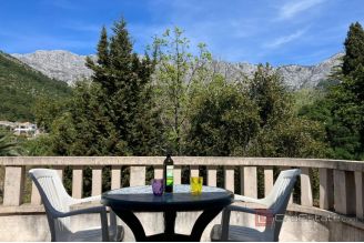 010 2049 38 Makarska Apartment house in the first row to the sea for sale