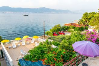 16 2013 220 Ciovo apartment house first row for sale