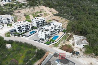 009 2035 232 Ciovo Modern two bedroom apartment near the sea for sale