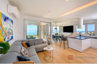 006 2047 70 Split Znjan Modern three bedroom apartment for sale