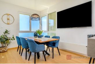 006 2047 70 Split Znjan Modern three bedroom apartment for sale