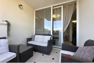 009 2049 40 split trstenik spacious three bedroom apartment for sale