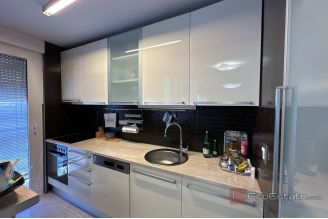 009 2049 40 split trstenik spacious three bedroom apartment for sale