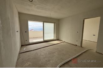 012 2035 234 Ciovo Modern two bedroom apartment with a sea view sale