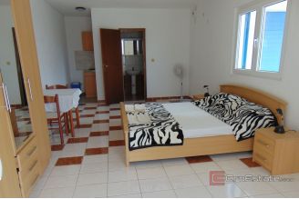 012 2016 654 peljesac apartment house with sea view for sale
