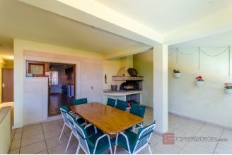 015 5372 30 island brac apartment house with swimming pool for sale