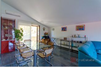 015 5372 30 island brac apartment house with swimming pool for sale