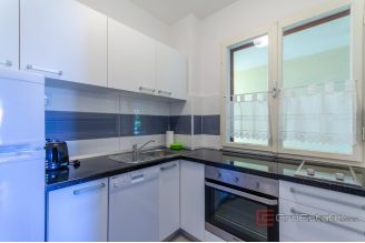 015 5372 30 island brac apartment house with swimming pool for sale