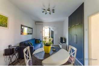 015 5372 30 island brac apartment house with swimming pool for sale