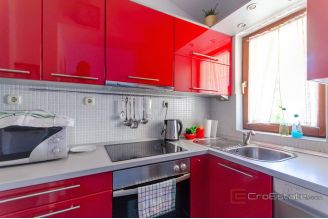 015 5372 30 island brac apartment house with swimming pool for sale