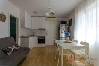 18 2013 221 Brac apartment sea view sale