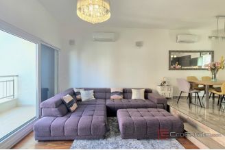 010 2047 72 Ciovo Three bedroom apartment with garage for sale