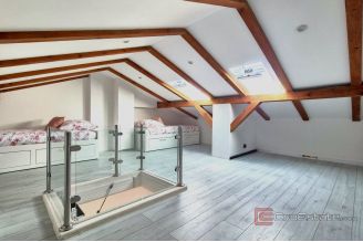 010 2047 72 Ciovo Three bedroom apartment with garage for sale