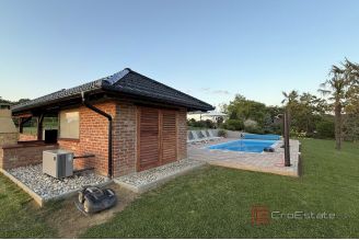 022 5373 30 krizevci modern house with swimming pool for sale