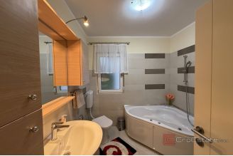 022 5373 30 krizevci modern house with swimming pool for sale