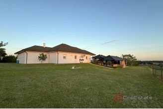 022 5373 30 krizevci modern house with swimming pool for sale