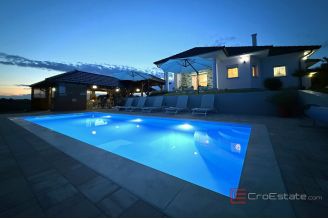 022 5373 30 krizevci modern house with swimming pool for sale