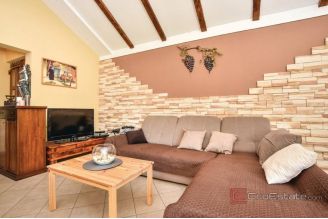 017 2048 41 Dalmatian Hinterland Family house surrounded by nature for rent