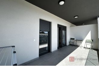 009 2052 53 Split Sirobuja Newly renovated one bedroom apartment for rent