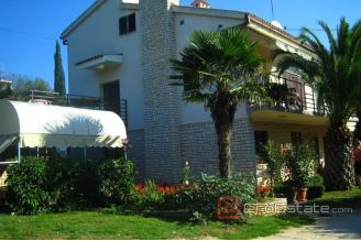 008 5376 30 Pula Spacious two bedroom apartment for sale