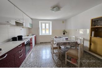 007 2036 132 Split center Four bedroom apartment for sale